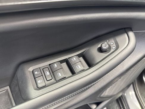 Used 2025 Jeep Grand Cherokee Altitude AWD/4WD image 13