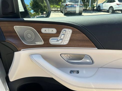 Used 2025 Mercedes-Benz GLS 580 4MATIC image 22