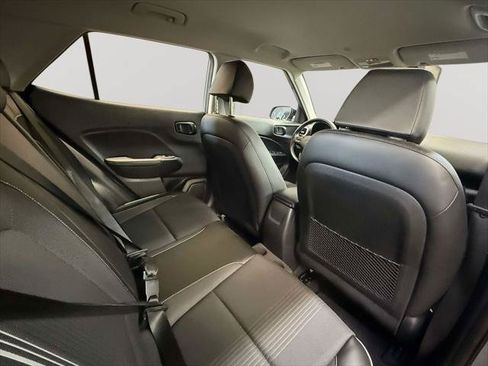 Certified 2022 Hyundai Venue Limited FWD image 18