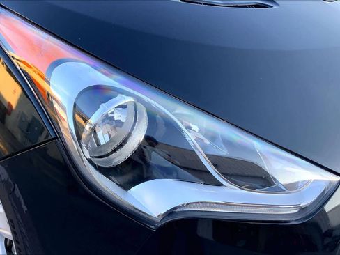 Used 2013 Hyundai Veloster w/Gray Int image 25