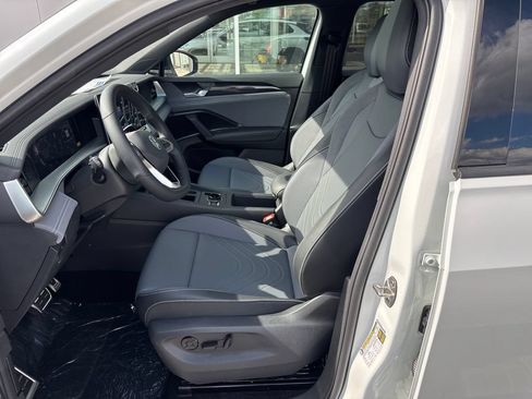 New 2026 Volkswagen Tiguan SE R-Line AWD/4WD image 17