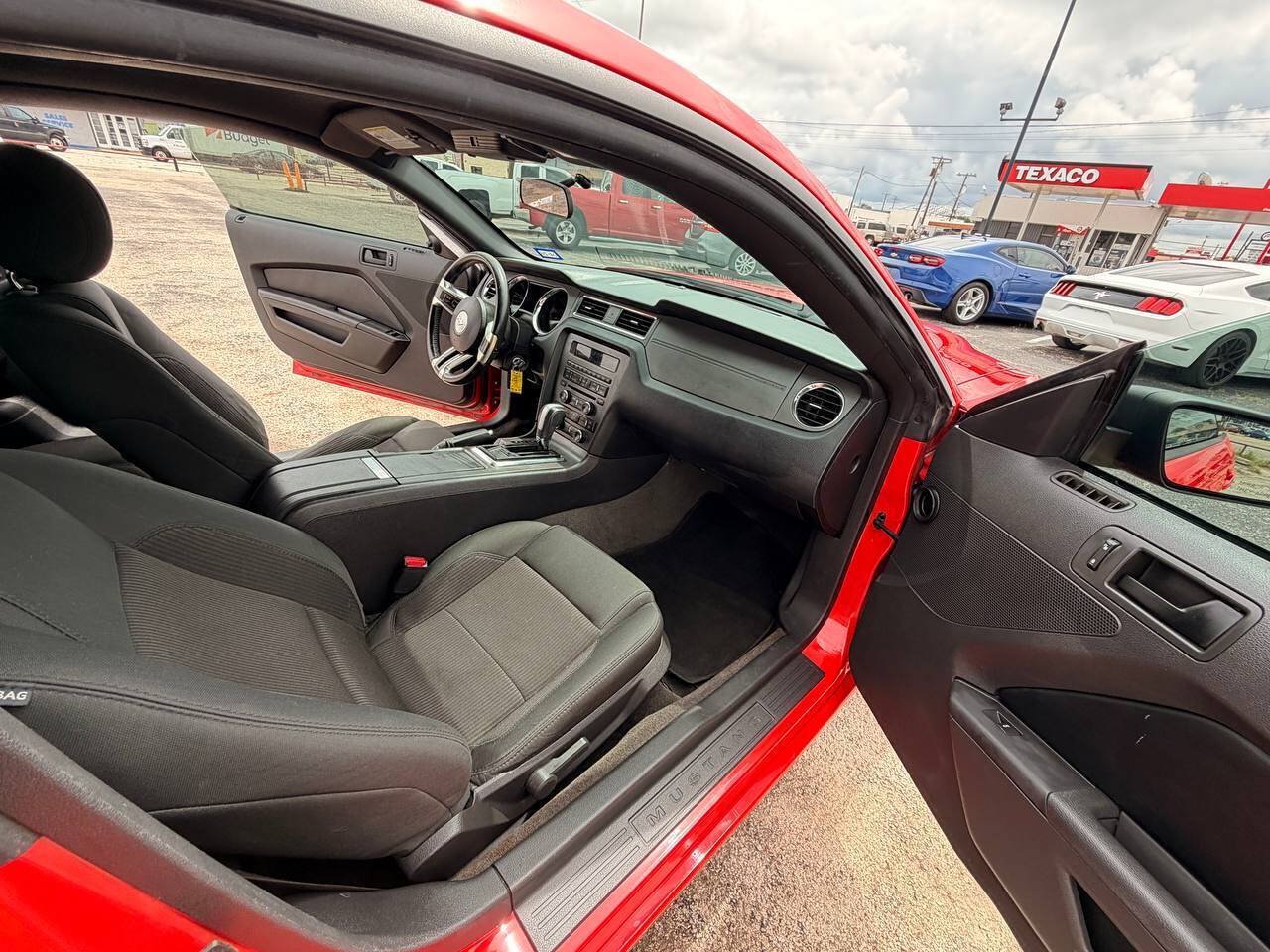 Used 2014 Ford Mustang Coupe RWD image 13