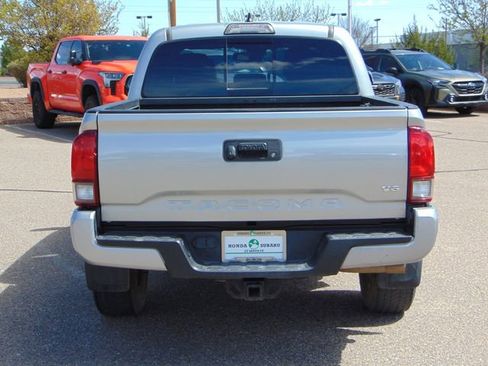 Used 2018 Toyota Tacoma TRD Sport AWD/4WD image 5