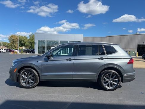 Used 2022 Volkswagen Tiguan SE image 4