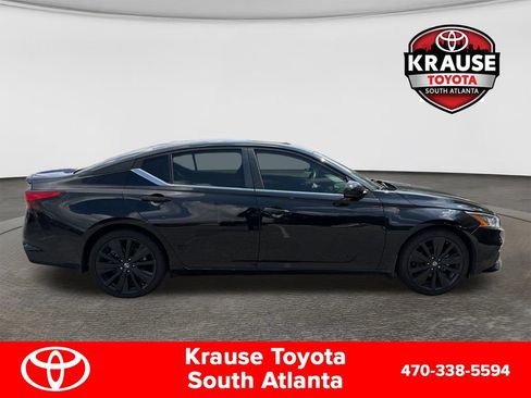 Used 2022 Nissan Altima 2.5 SR w/ Midnight Edition Package FWD image 9