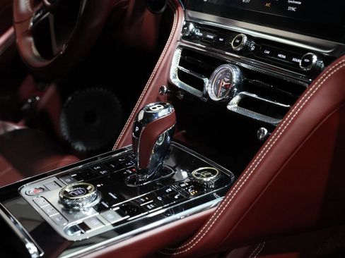 Used 2020 Bentley Flying Spur W12 image 24