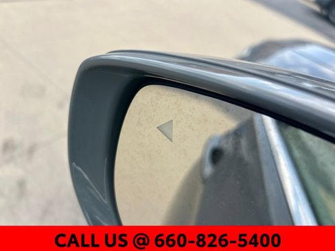 Used 2022 Chrysler Pacifica Touring-L FWD image 17