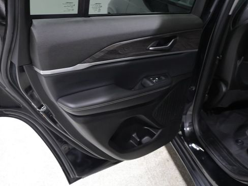 Used 2023 Jeep Grand Cherokee Limited AWD/4WD image 18