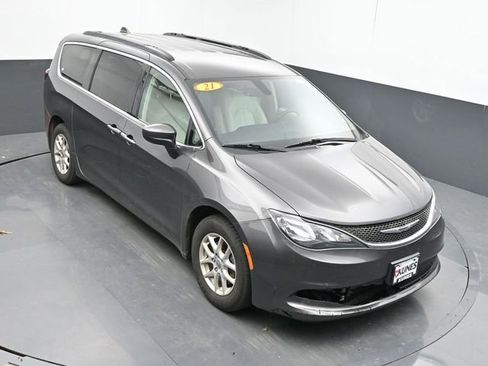Used 2021 Chrysler Voyager Lxi FWD image 12