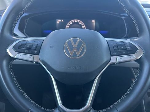 Used 2022 Volkswagen Taos SE image 17