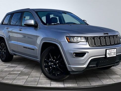Used 2019 Jeep Grand Cherokee Altitude image 2