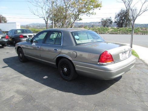 Used 2001 Ford Crown Victoria LX image 4