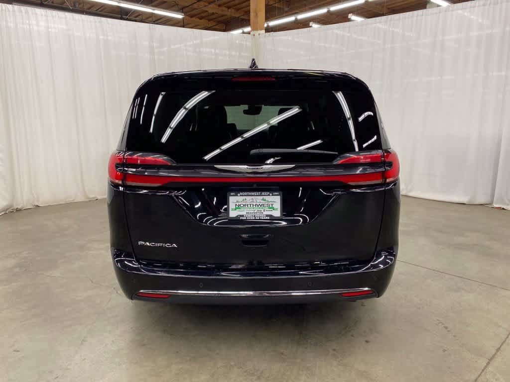 Used 2024 Chrysler Pacifica Touring-L FWD image 5