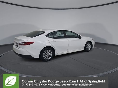 Used 2026 Toyota Camry LE FWD image 15