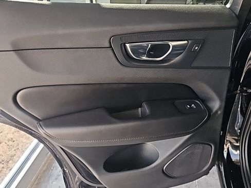 Used 2023 Volvo XC60 B5 Plus image 20