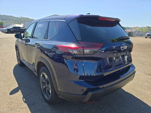 Used 2024 Nissan Rogue SV FWD image 9