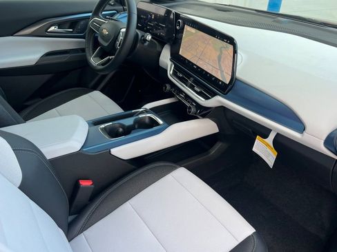 New 2026 Chevrolet Equinox EV LT AWD/4WD image 13