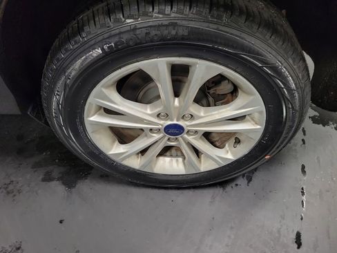 Used 2017 Ford Escape SE image 10