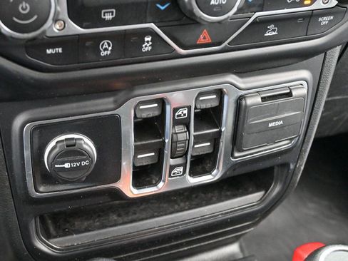 Used 2023 Jeep Wrangler Willys image 25