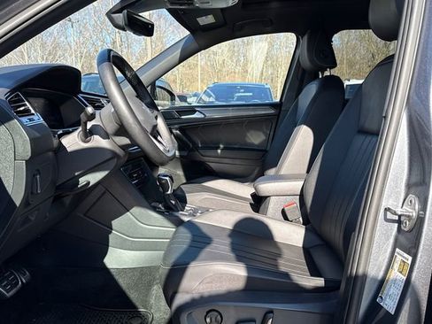Used 2023 Volkswagen Tiguan SE R-Line image 12
