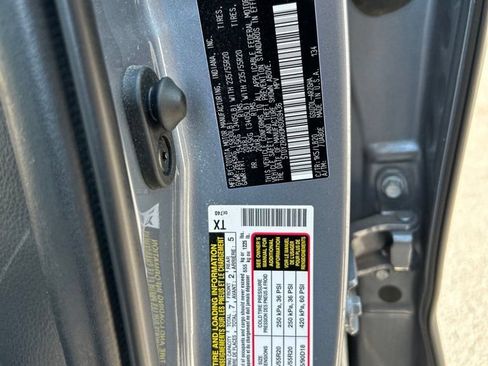 Used 2021 Toyota Highlander Limited FWD image 9
