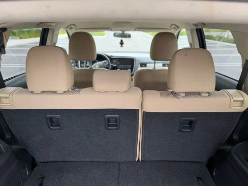 Used 2018 Mitsubishi Outlander SE FWD image 19