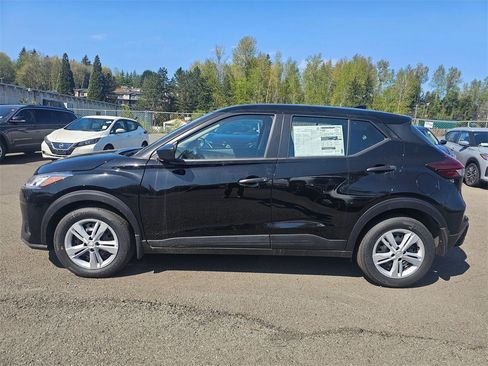 New 2025 Nissan Kicks Play S image 8