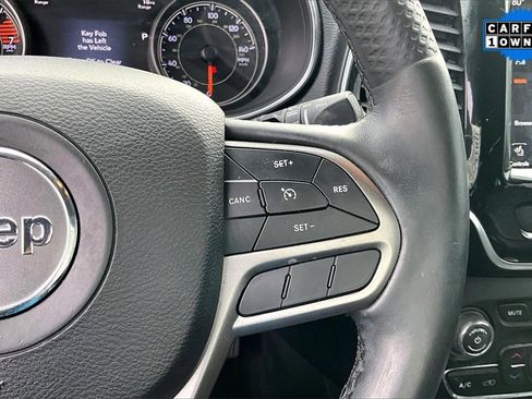 Used 2019 Jeep Cherokee Limited image 17