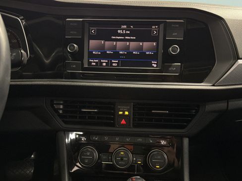 Used 2019 Volkswagen Jetta SE w/ Cold Weather Package FWD image 36