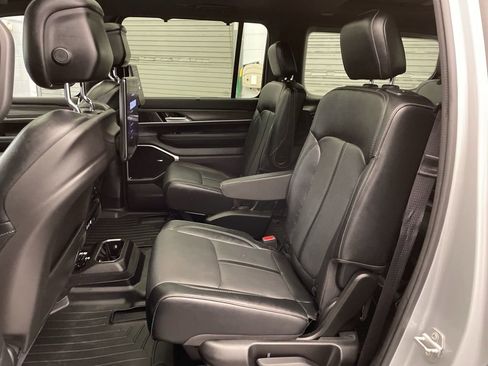 Certified 2023 Jeep Wagoneer Series III w/ Premium Group I AWD/4WD image 22
