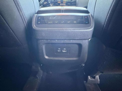 Used 2023 Nissan Pathfinder SL AWD/4WD image 10