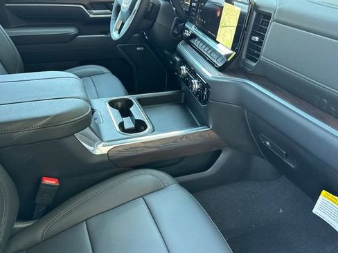 New 2026 GMC Sierra 3500 SLT w/ SLT Convenience Package AWD/4WD image 17