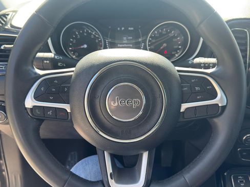 Used 2021 Jeep Compass Latitude FWD image 18