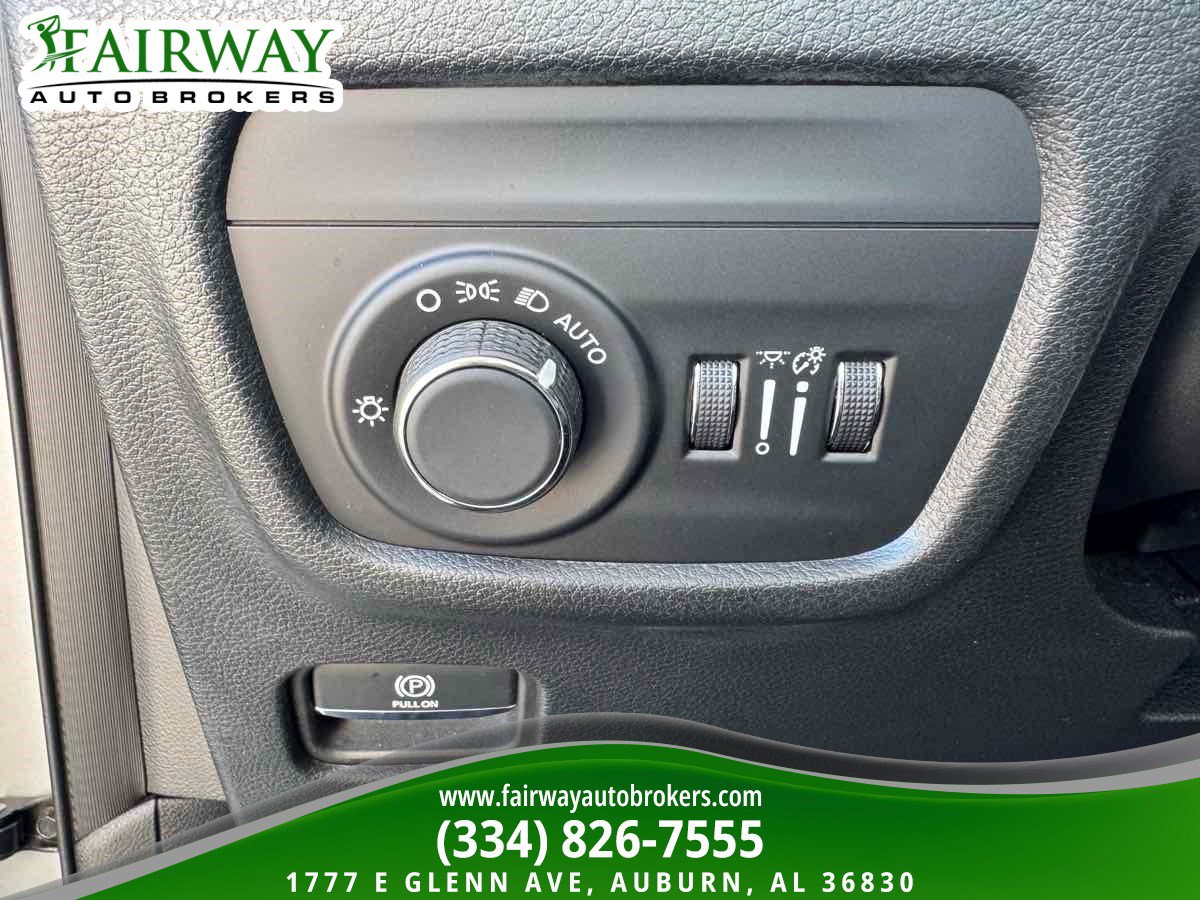 Used 2023 Jeep Grand Cherokee L Laredo AWD/4WD image 18