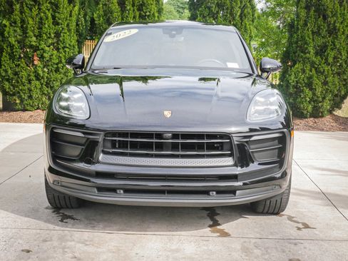 Used 2022 Porsche Macan AWD/4WD image 3