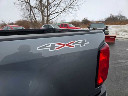 Used 2022 Chevrolet Colorado LT w/ LT Convenience Package image 9