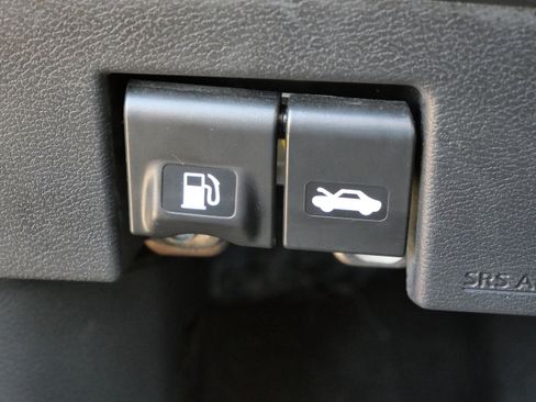 Used 2023 Nissan Versa SV image 21