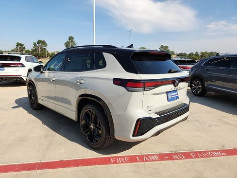 New 2026 Volkswagen Tiguan SE R-Line FWD image 5