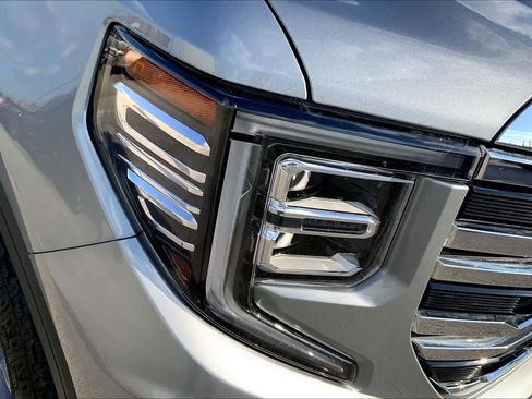 Used 2026 GMC Sierra 1500 SLT AWD/4WD image 28