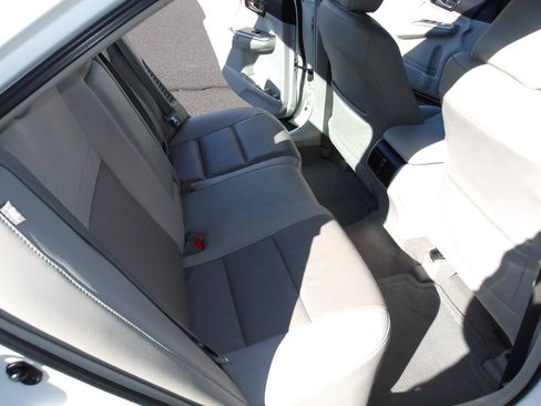 Used 2013 Toyota Camry XLE w/ Leather Pkg FWD image 12