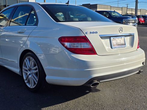 Used 2009 Mercedes-Benz C 300 Sedan image 9