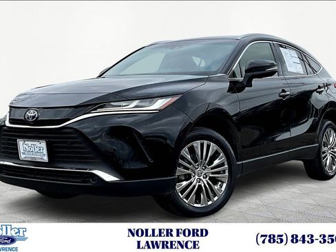 Used 2022 Toyota Venza XLE AWD/4WD image 1