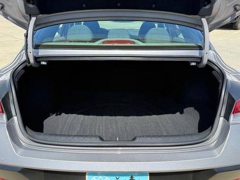 Used 2025 Hyundai Elantra SEL image 32