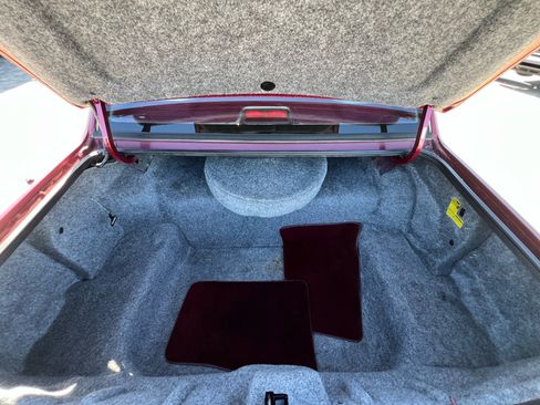 Used 1990 Lincoln Town Car image 62