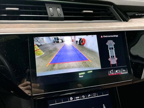 Used 2022 Audi e-tron Premium image 23