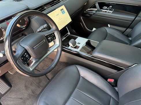Certified 2025 Land Rover Range Rover Autobiography AWD/4WD image 4