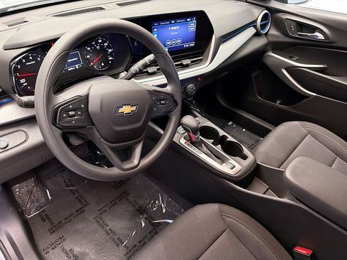 Used 2025 Chevrolet Trax LS w/ Driver Confidence Package FWD image 7