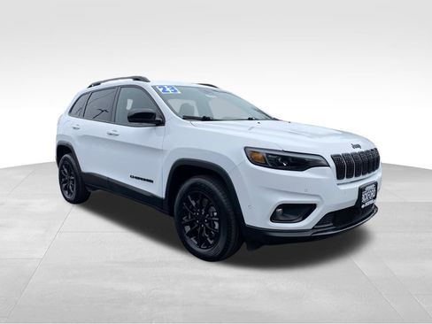Used 2023 Jeep Cherokee Altitude Lux image 3