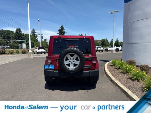 Used 2012 Jeep Wrangler Unlimited Rubicon w/ Connectivity Group AWD/4WD image 4
