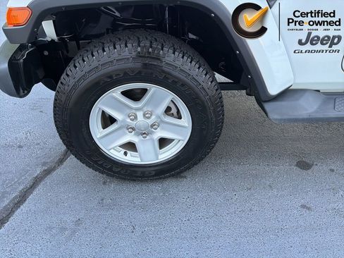 Used 2022 Jeep Gladiator Sport AWD/4WD image 17